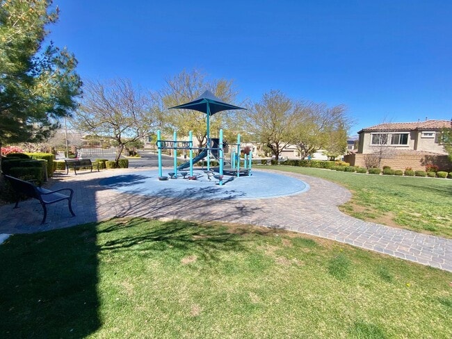 Building Photo - STUNNING 2 STORY HOME 3 BEDROOM/2.5 BATHROOM