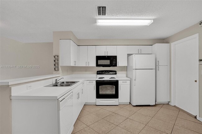 Building Photo - 1210 Sorrento Dr