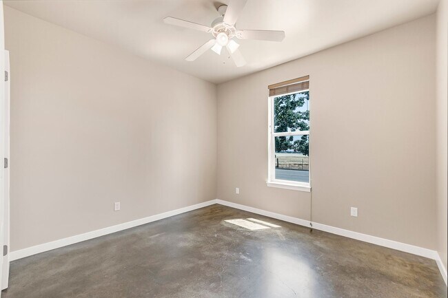 Building Photo - 2602 E 20th St