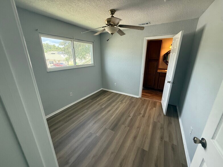 Building Photo - 1345 Winter Green Way