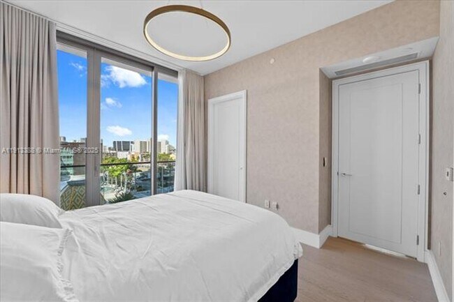 Building Photo - 17975 Collins Ave