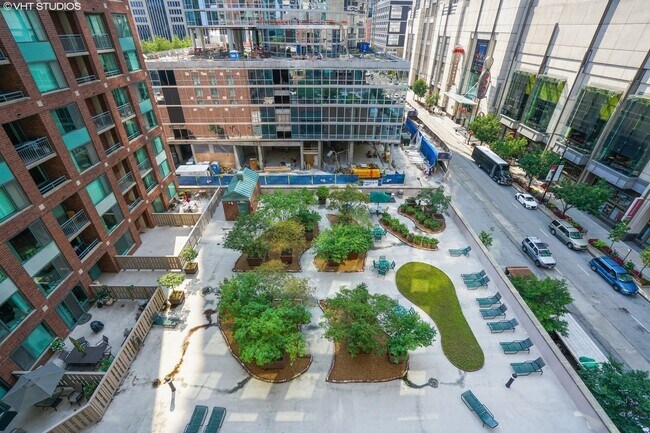 Building Photo - 440 N McClurg Ct