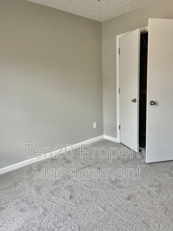 Building Photo - 2521 Lacey Oak Ct