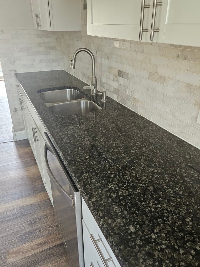 Building Photo - Beautiful two bedroom home minutes from So...