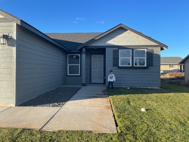 Building Photo - 1328 W Javelin St