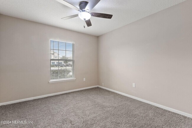 Building Photo - 4619 Pine Lake Dr