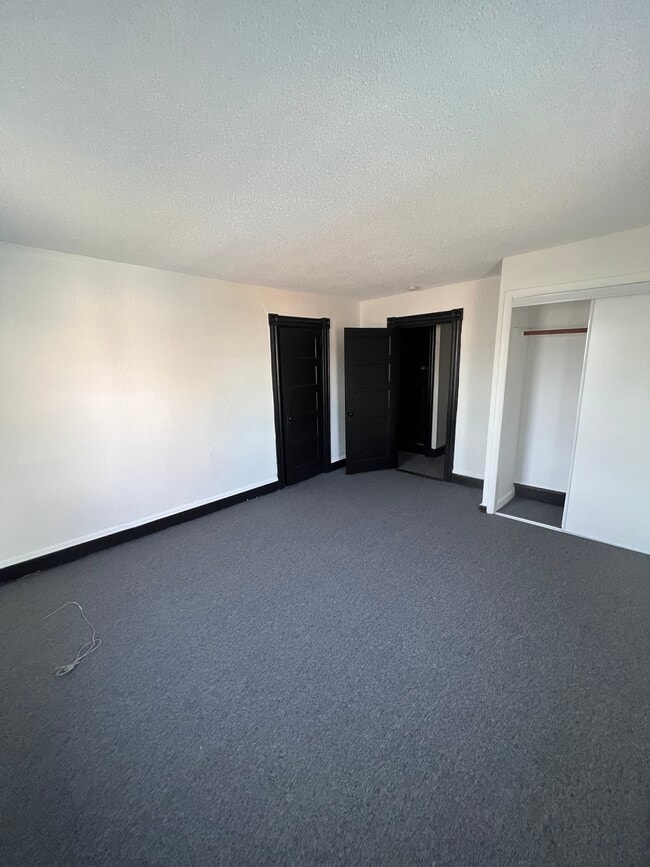 Building Photo - 140 Center St