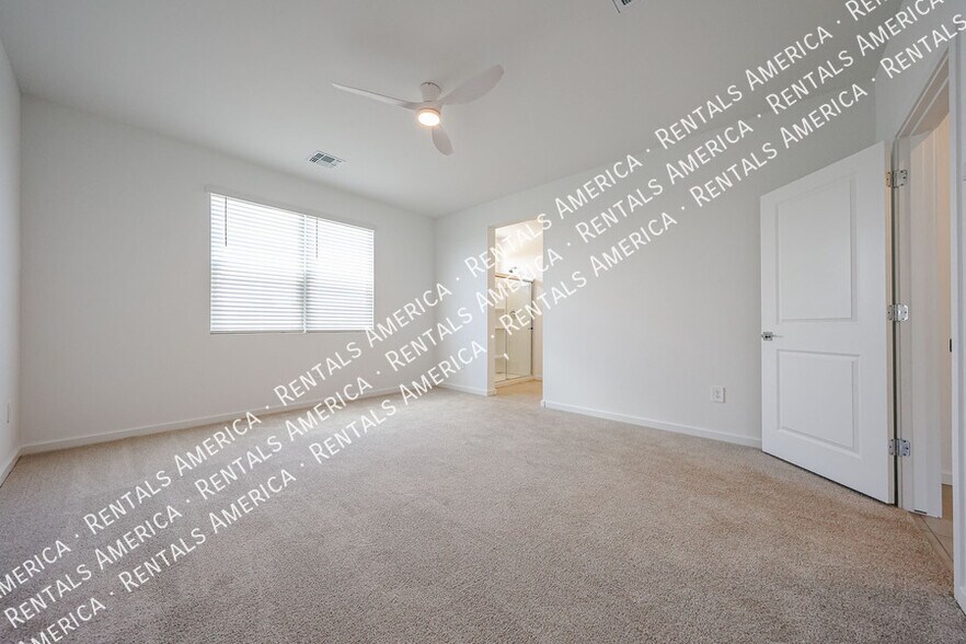 Building Photo - 3380 N Camden Dr