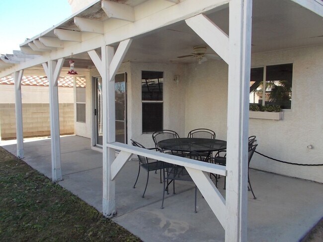 Building Photo - Comfort & Space in a Furnished Home