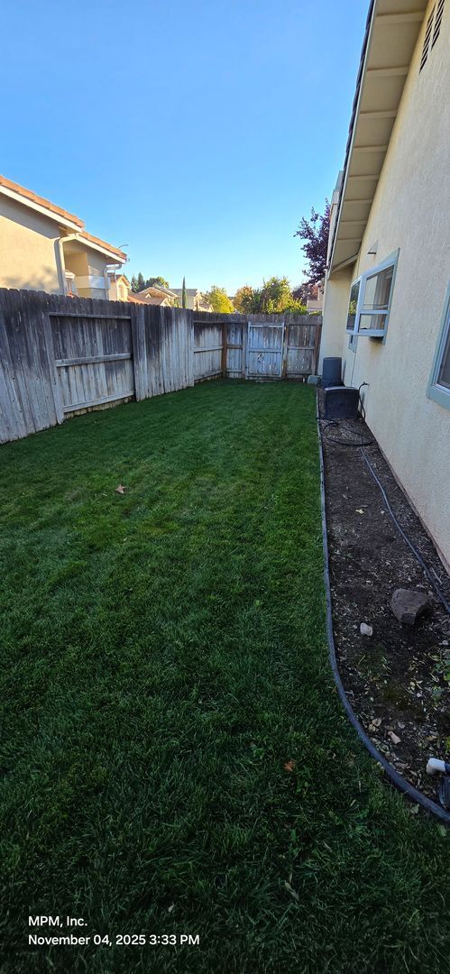 Building Photo - 3 bedroom 2 Bath home with garage, yard and shed