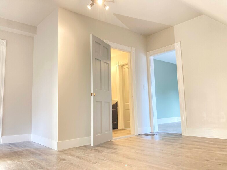 2nd floor bonus room - 33 -35 Federal Street