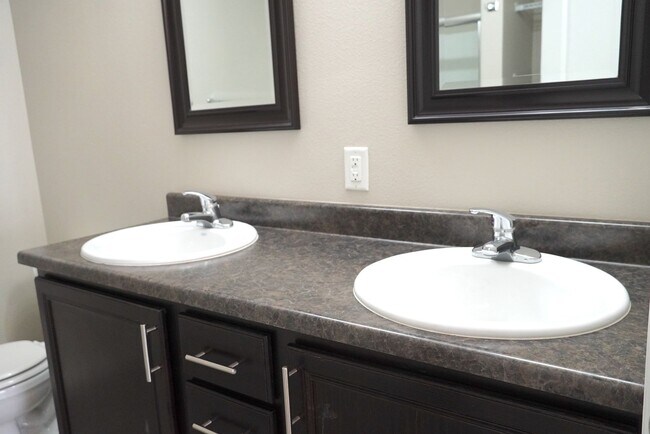 Building Photo - Beautiful 4 bedroom home for rent in Ozark!