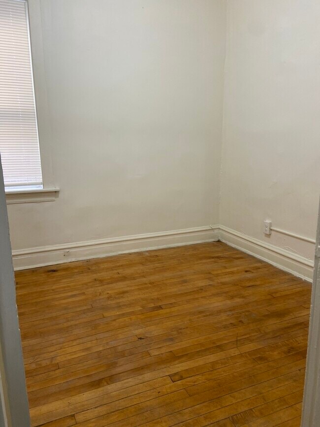 Building Photo - 622 N Trumbull Ave