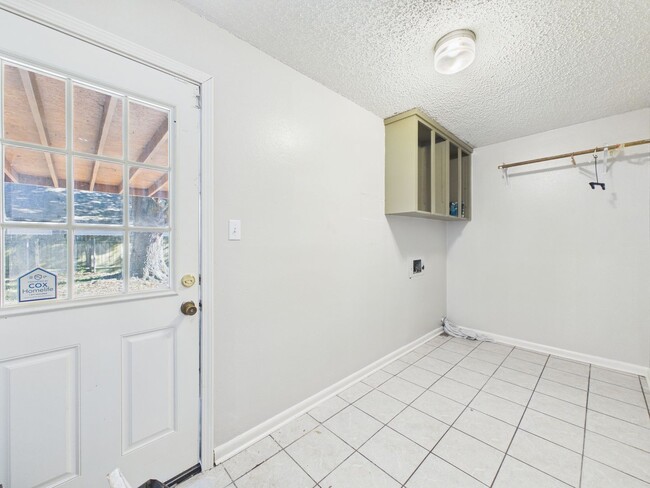 Building Photo - COMING SOON! 3 Beds, 2 Baths House for rent in Milton!