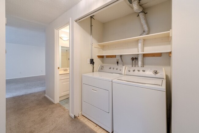 Building Photo - 255 North Rd