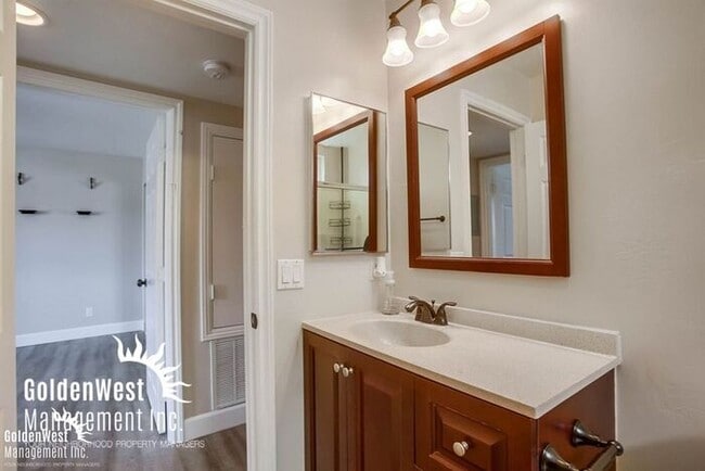 Building Photo - Charming 2Bdm 1Ba Condo in Ideal Location!