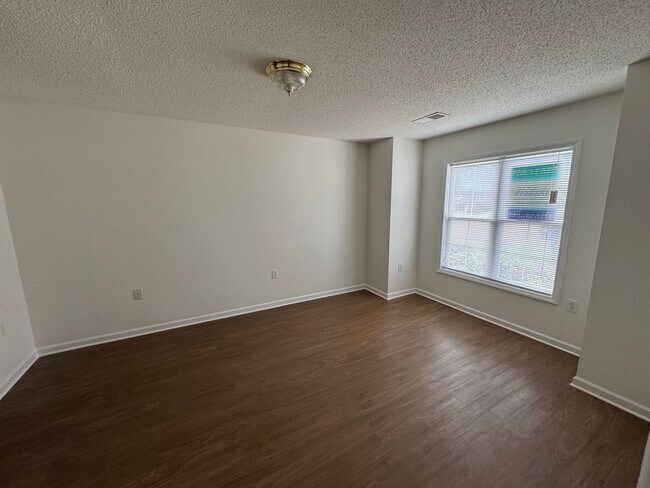 Building Photo - 11371 Clubhaven Pl