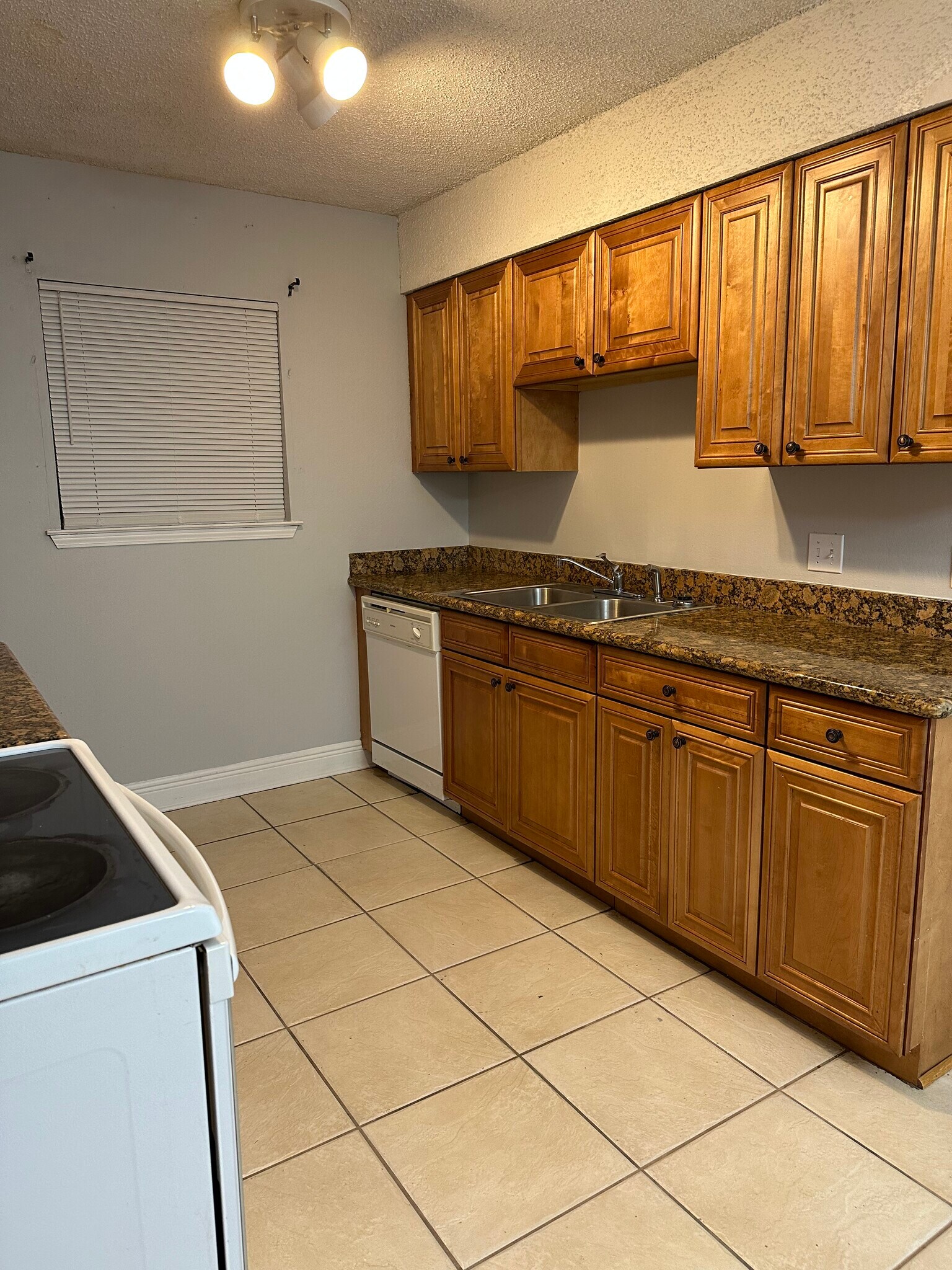 Kitchen - 557 Esplanade St