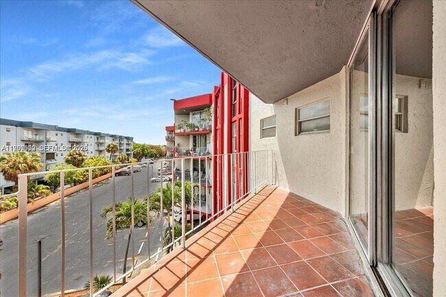 Building Photo - 1750 W 46th St