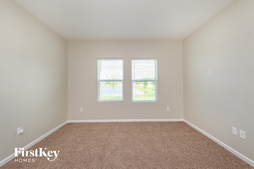 Building Photo - 5654 Alexander Springs Pl