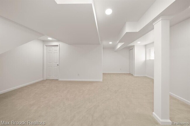 Building Photo - 29349 Douglas Dr