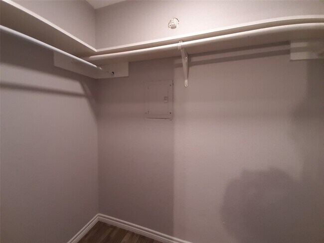 Building Photo - 9707 Richmond Ave.