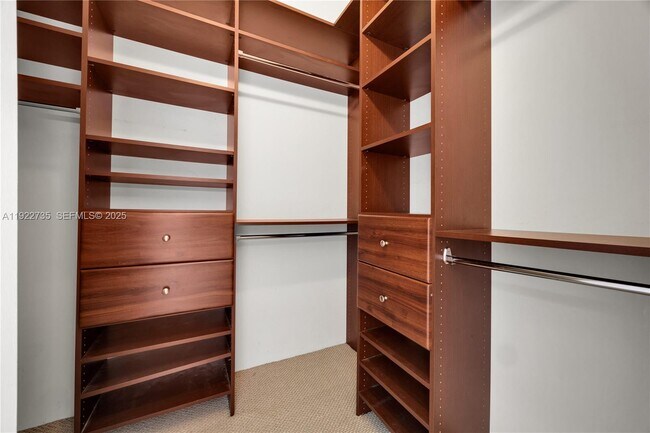 Building Photo - 808 Brickell Key Dr