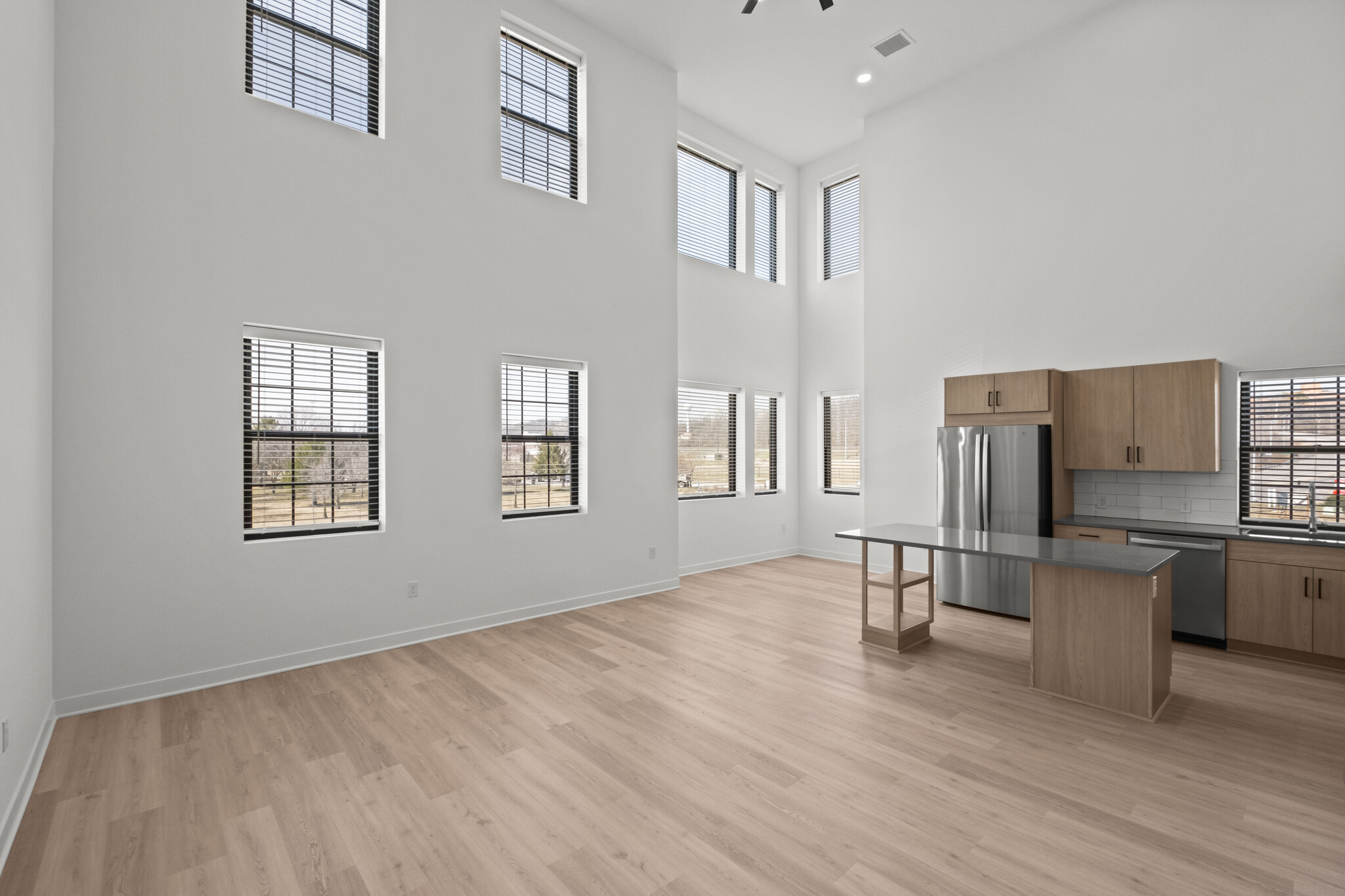 Building Photo - 3009 N Oak Trafficway