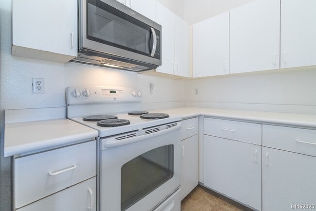 Building Photo - 2br/2ba/2-car garage Townhouse at The Arbors in Ewa Beach