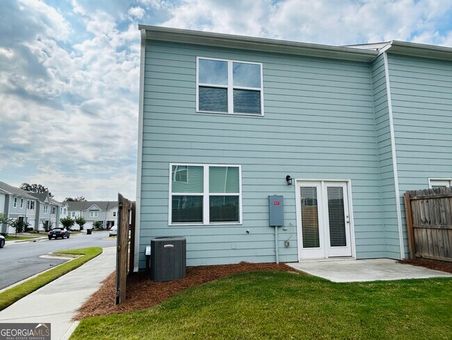 Building Photo - 407 Kings Cross Wy