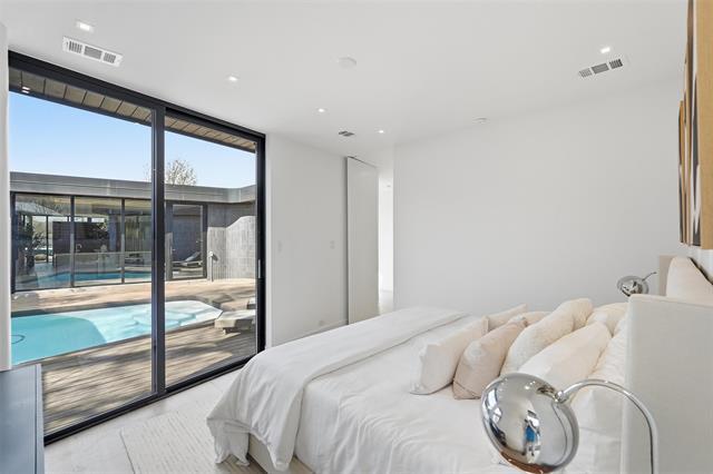 Building Photo - 6822 Victoria Ave