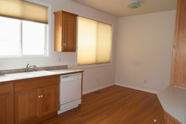 Building Photo - Spacious Ranch Patio Home in Desirable Southridge – Finished Basement & Garage