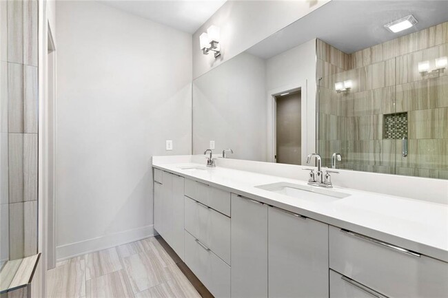 Building Photo - 133 Cityview Ct NE