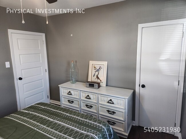 Building Photo - 412 Hanover Ave NW