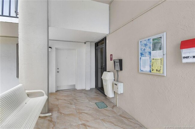 Building Photo - 10044 S Ocean Dr