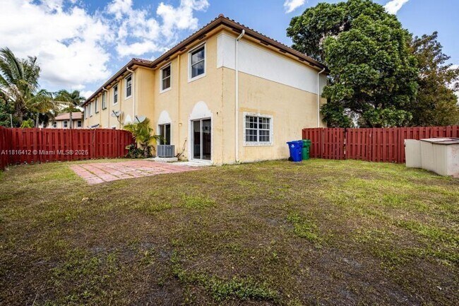 Building Photo - 5090 SW 136th Ave