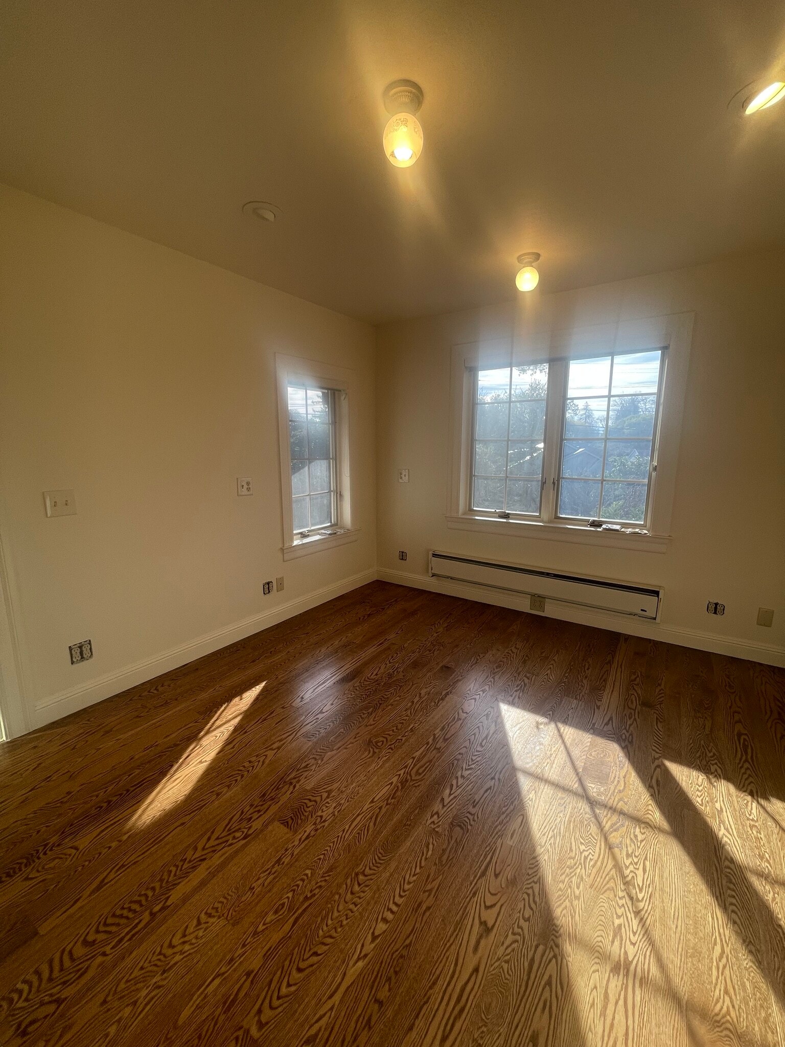 Building Photo - 200 Iris Way