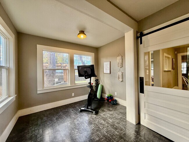 Building Photo - Charming 3-Bedroom Home in the Heart of Co...