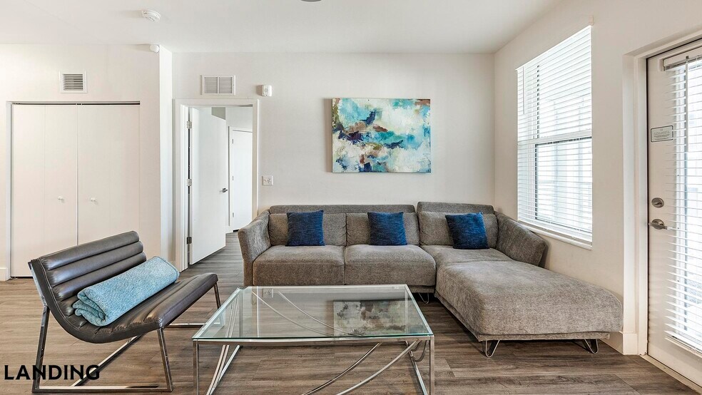 Building Photo - 4950 W Prescott St