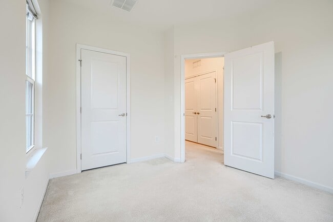 Building Photo - 7403 Wild Honey Way