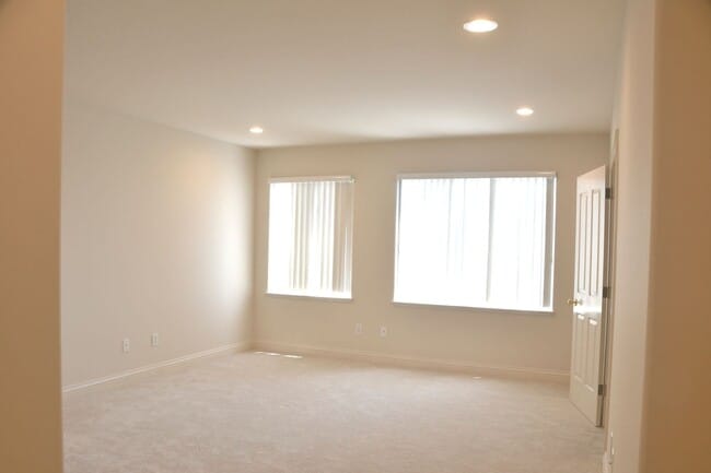 Building Photo - Remodeled 4BR/3BA Home Near Glen Park BART