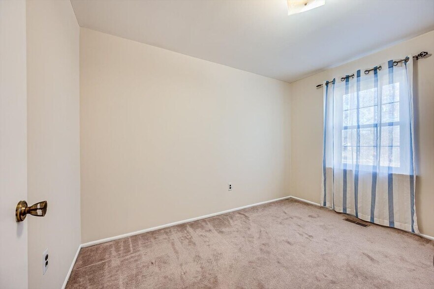 Building Photo - 1224 Thomas Ave