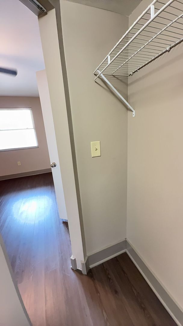 Building Photo - Great find for Lake Plaza: Available for FALL 2026! $3600/month - Move in 8/13/26!