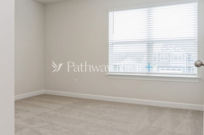 Building Photo - 3448 Quintana Dr
