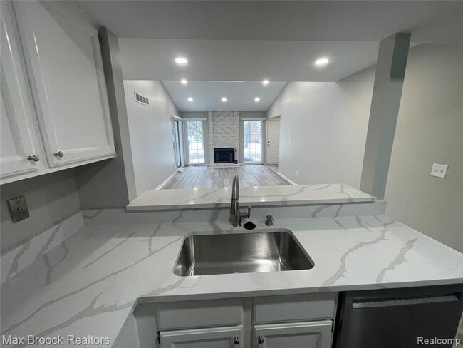 Building Photo - 6600 Bellows Ct
