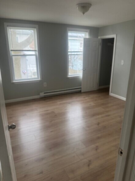 Building Photo - 111 Ennell St