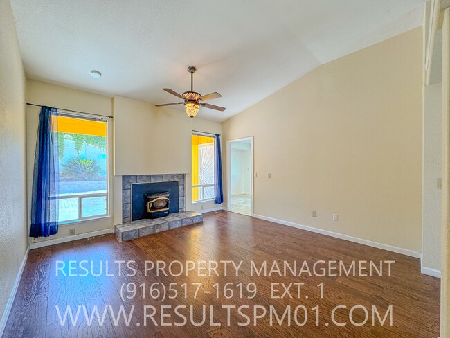 Building Photo - Spacious 4 Bedroom on corner lot