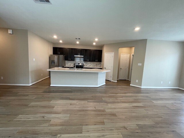 Building Photo - 7219 Escondido Dr