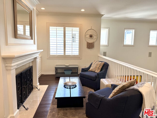 Building Photo - 5 Marisol