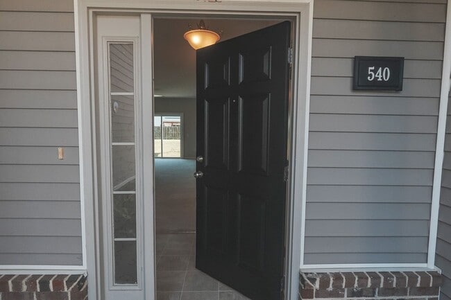 Building Photo - Coming Available